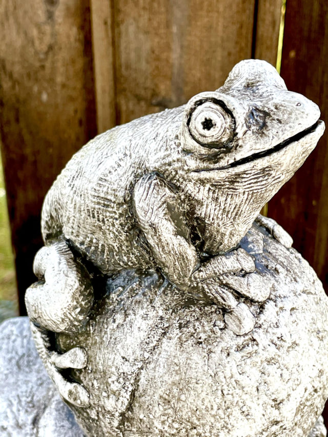 Katnip Island Statuary Alfredo the Frog