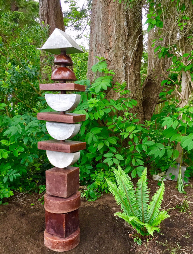 Outdoor Sculpture Totem in Cola and Natural Finish